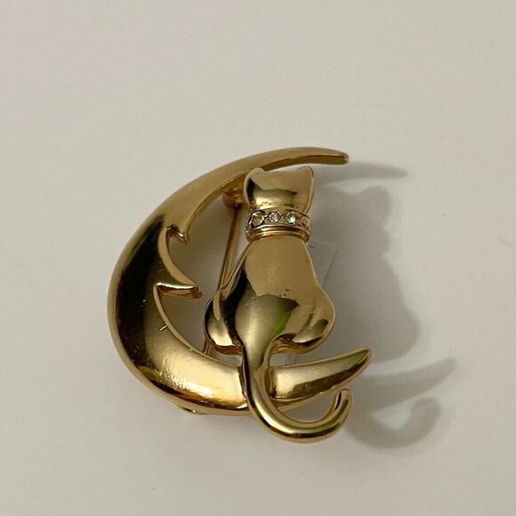 Vintage Cat Brooch Pin Sitting on Crescent Moon - Picture 12 of 16